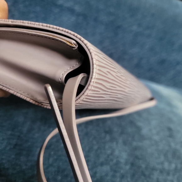 LOUIS VUITTON Epi Honfleur Mauve in Lilac Shoulder Bag...Authentic!!! - Picture 13 of 16